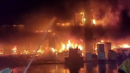 Descargar video: Aumenta a 46 el número de muertos en el voraz incendio en un edificio de 13 plantas en Taiwán