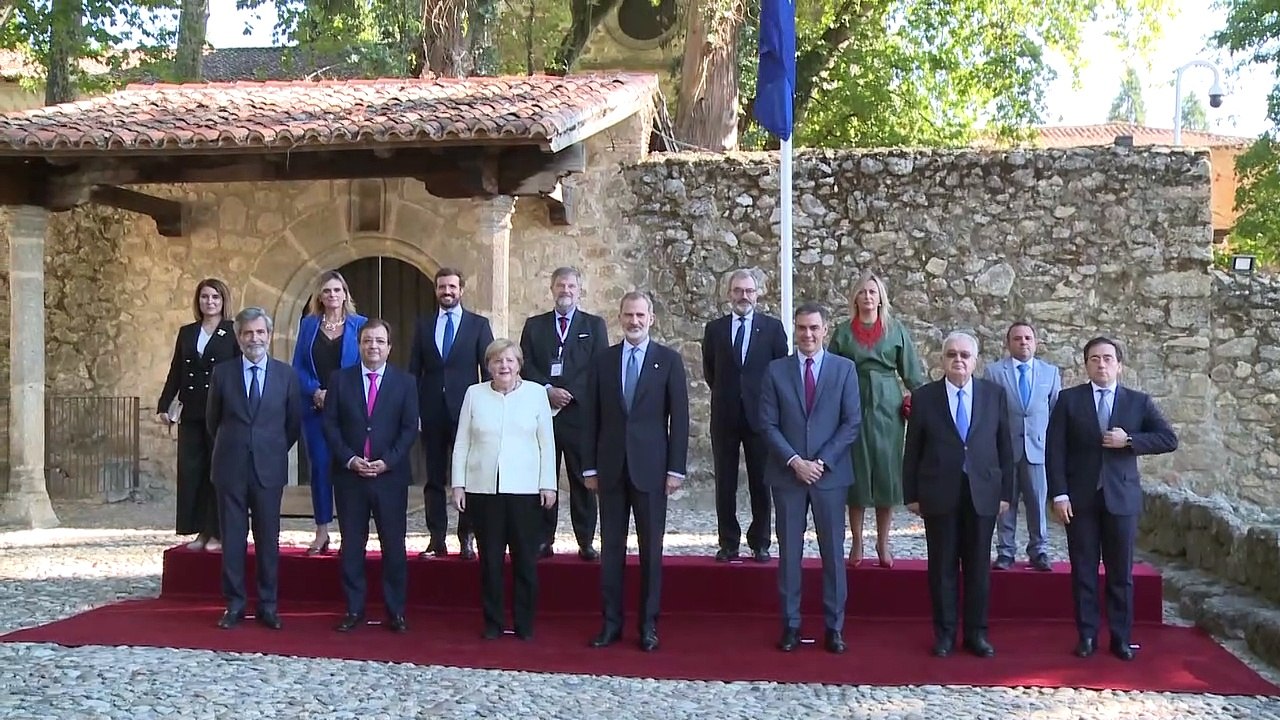 Merkel defiende una UE "fuerte" tras recoger el premio Carlos V