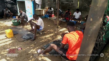 Ils vivent de la "sextorsion", du chantage à la webcam : "Complément d'enquête" a rencontré des "brouteurs" à Abidjan