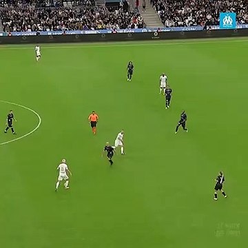 L'incroyable dribble du rappeur Jul sur Eric Abidal