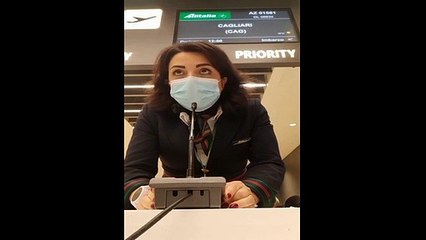 Alitalia, "oggi è l'ultimo volo": l'annuncio della hostess - Video