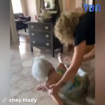 Cette grand-mère tombe dans les escaliers pour éviter une amende pour excès de vitesse à ses enfants