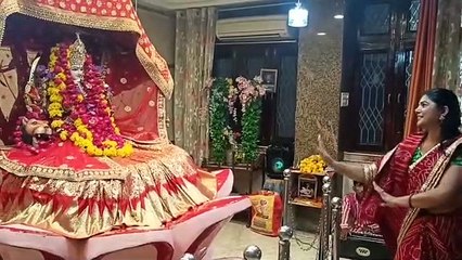 कन्याओं को जिमाकर लिया आर्शीवाद