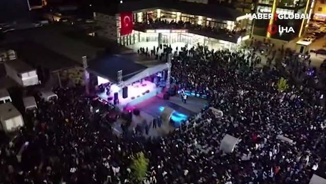 Sevilen şarkıcı Murat Kekilli Çorum'da konser verdi
