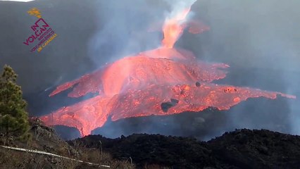 Desborde de la colada de lava en el volcán de La Palma