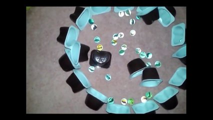 Brincadeira Com as Bolinhas de Gude e os Copinhos de Iogurte