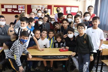 Son dakika haberleri: Dizi film çocuk oyuncusu Ömer Sevgi, Siirtli öğrencilerin ilgi odağı oldu