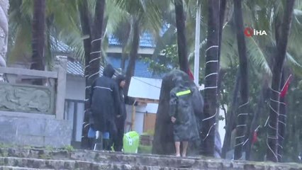 Çin'in güneyinde Kompasu tayfunu karaya çıktı