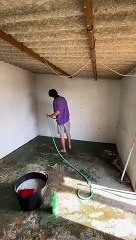 Álvaro trabajando con unos amigos.