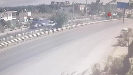 Hareket halindeki lüks otomobil alev alev böyle yandı