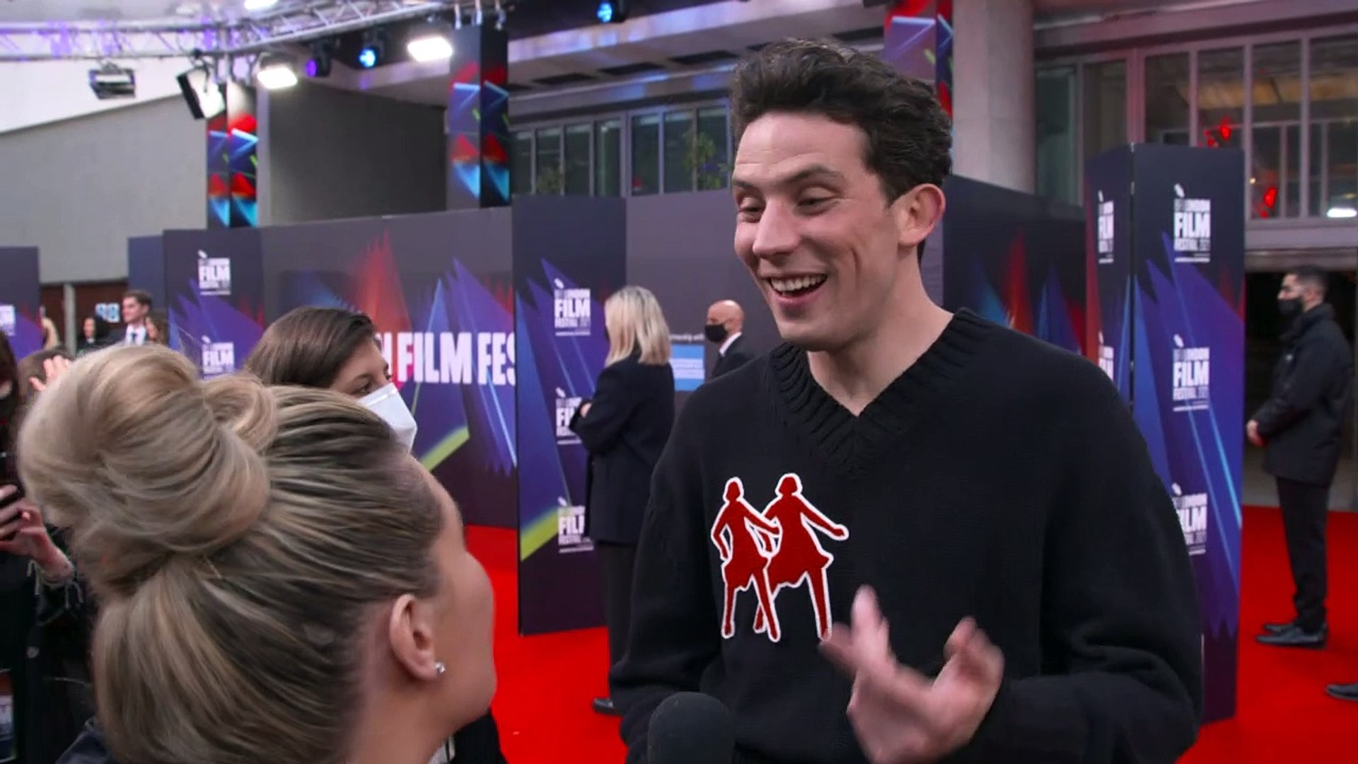 ⁣Josh O'Connor on filming 'clicking' sex scenes in new film