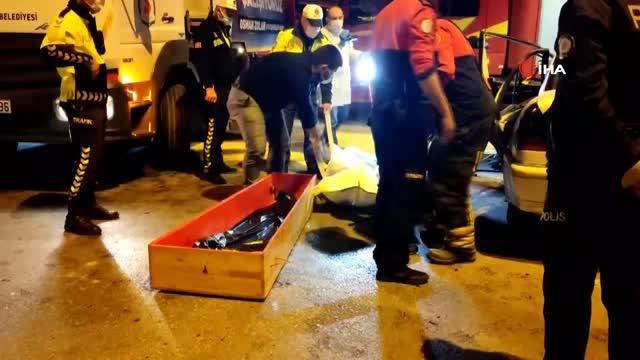 Üst geçidin ayağına çarpan lüks otomobil baba oğula mezar oldu