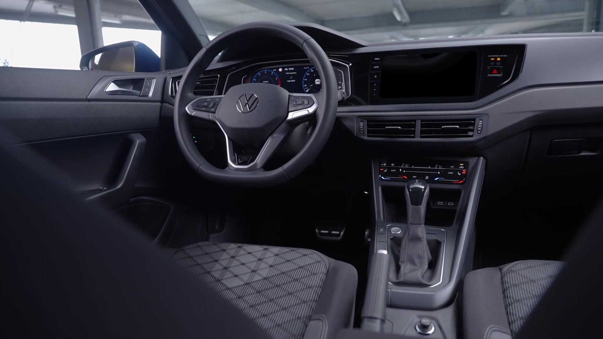 The new Volkswagen Polo R-Line Interior Design - video Dailymotion