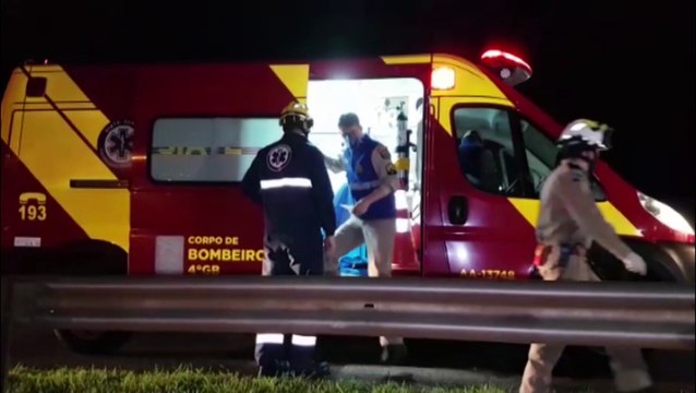 Homem morre atropelado por carro ao tentar atravessar a BR-277 a poucos metros de passarela de pedestres