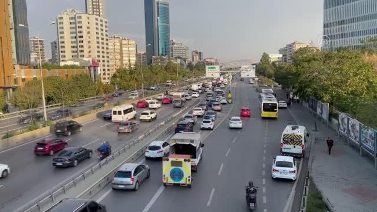 Trafik yoğunluğu yaşanıyor