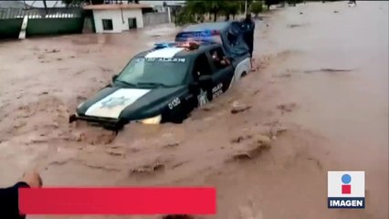 Poblado en Nayarit está bajo el agua por desbordamiento de río