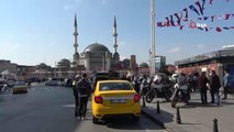 (İSTANBUL-ÖZEL)Taksim'de taksi denetimi: 2 taksi trafikten men edildi