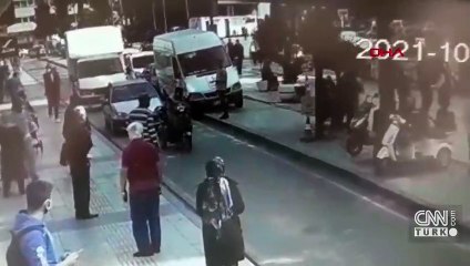 Tekerlekli sandalyedeki engelli ve arkadaşına ‘yolu kapattın’ dayağı
