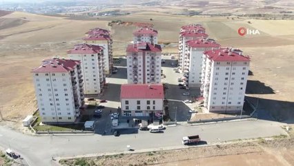 Cemaat, caminin camiye benzemesi için minare istiyor