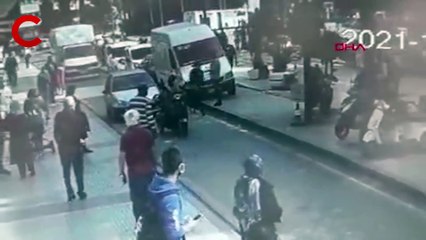 Tekerlekli sandalyedeki engelli ve arkadaşına ‘yolu kapattın’ dayağı