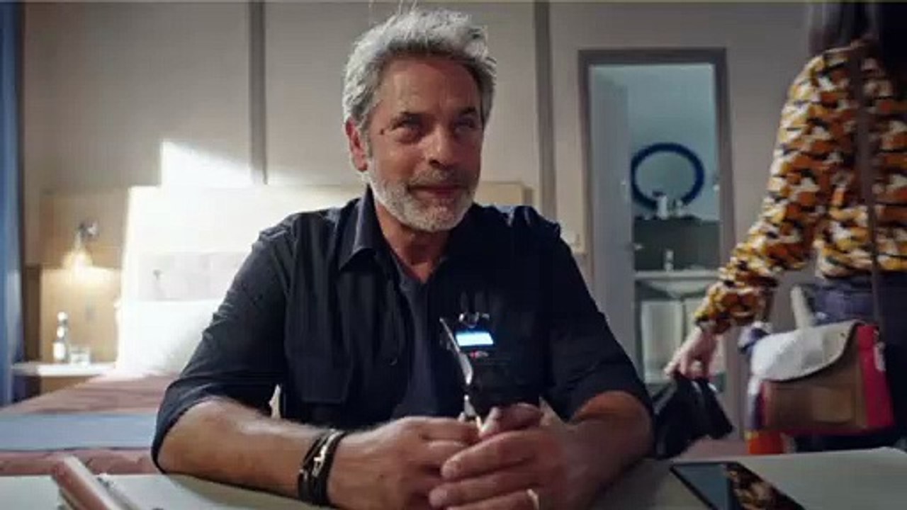 Plus belle la vie : [Indiscrétion] - Sacha enregistre Victoire pendant l’amour