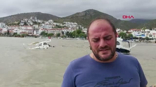 DATÇA'DA FIRTINA SAHİLE DEMİRLİ AHŞAP TEKNEYİ BATIRDI