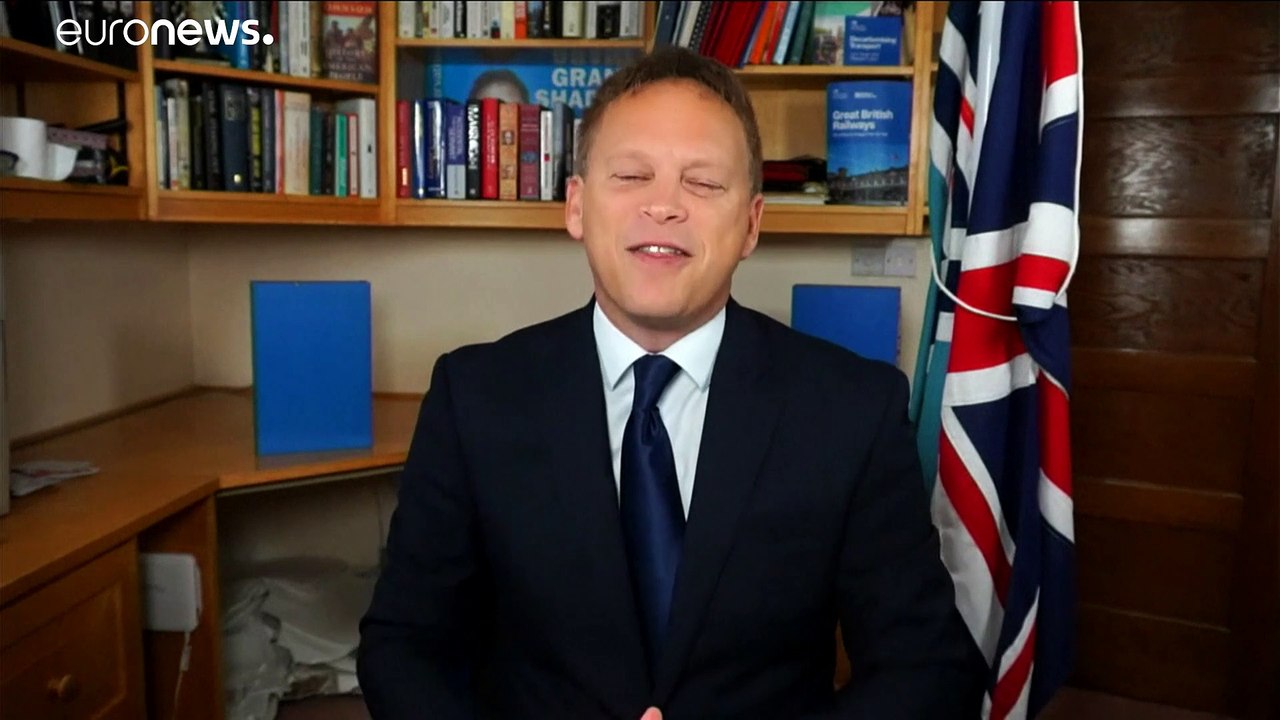 فيديو | "يتحدثون لكنهم لا يفعلون".. الملكة إليزابيث مستاءة من أداء زعماء العالم