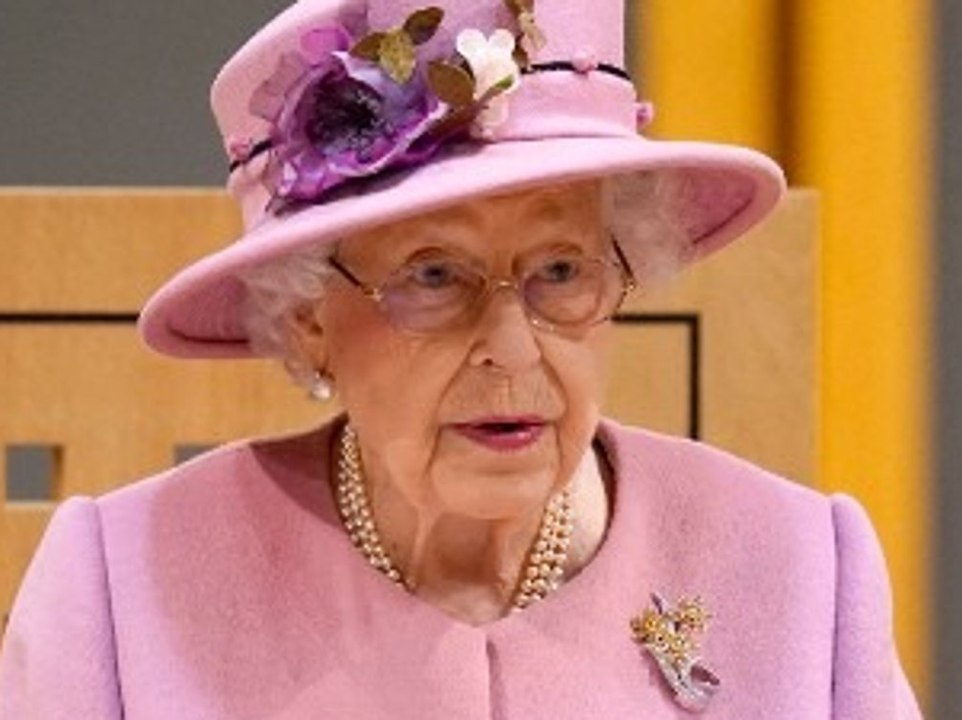 Keine Martinis mehr: Ärzte verbieten Queen Elizabeth II. Alkohol