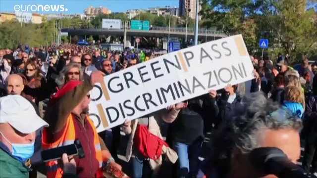 Dai portuali agli studenti, in piazza contro l'obbligo del Green pass