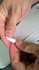 Homem tenta enviar drogas escondidas para presídio na sola de chinelo