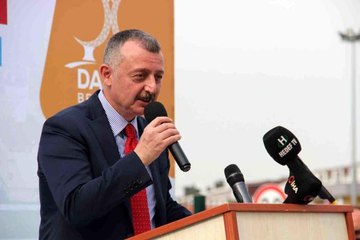 Başkan Büyükakın: "İki tane heykeli açmak için 2 genel başkan, 4 büyükşehir belediye başkanı çağırıyorlar"