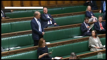 Deputado conservador assassinado à facada em Inglaterra