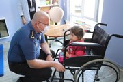 Son dakika haber! Siirt Emniyet Müdürü bedensel engelli çocuğa akülü araç verdi