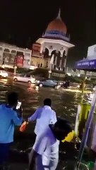 भारी बारिश से पानी-पानी हुई विजयदशमी की शाम