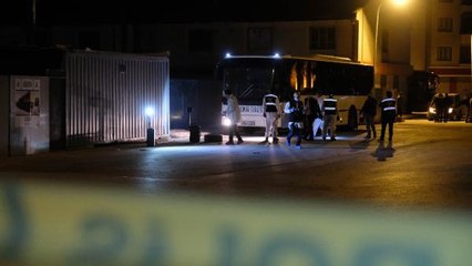 KAĞIT TOPLAYICISININ YERALTI ÇÖP KONTEYNERİNDEN KARTON ALMAYA ÇALIŞTIĞI ANDA EYP PATLADI