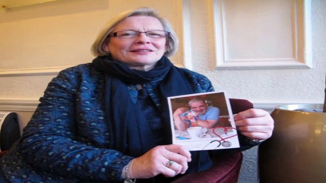 ▶LA MUJER QUE PUEDE DIAGNOSTICAR EL PARKINSON OLIENDO LA ROPA- DIAGNOSTICAR ENFERMEDADES CON