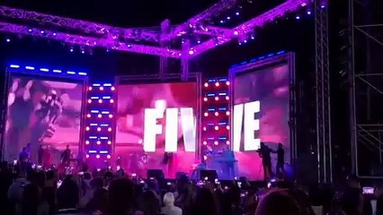 لقطات قبل دخول النجم المصري عمرو دياب الى المسرح في العقبة