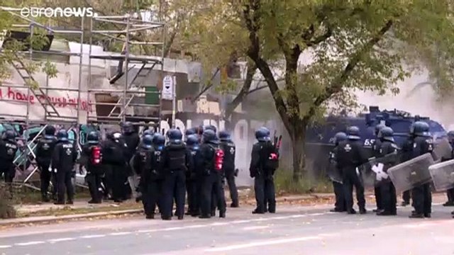 Berlino: sgomberato campo di roulotte adiacente al Kopi, scontri tra polizia e manifestanti
