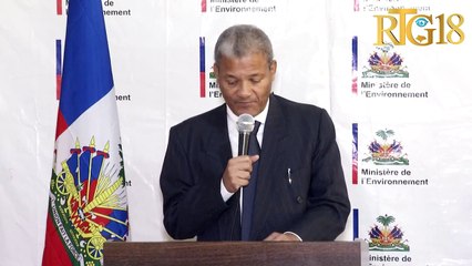 Ministè anviwonman remèt rektè UEH la yon chèk 3 milyon goud pou fè rechèch sou pwoblèm jesyon fatra