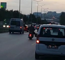 Bursa'da iki motosikletinin ilginç anları kameralara yansıdı