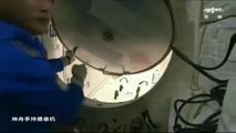 China envía a tres astronautas a su estación espacial