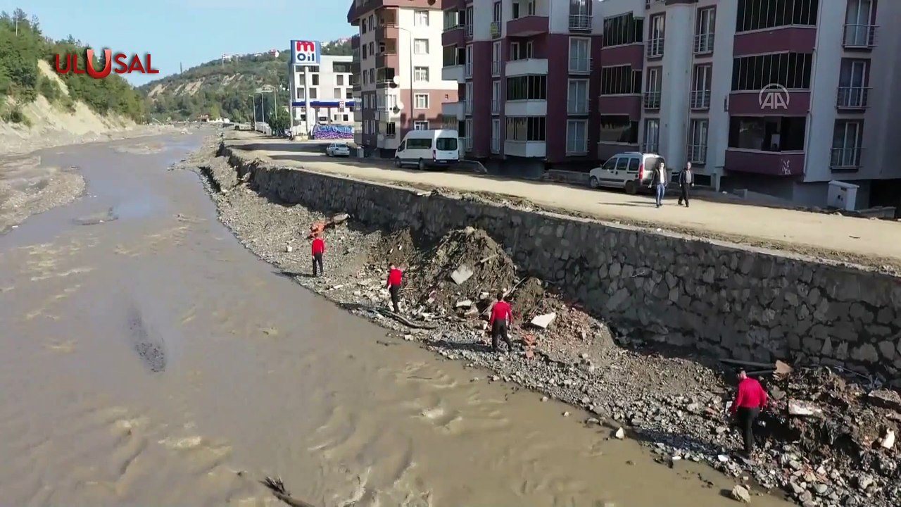 Kastamonu'da 10 katlı bina yıkıldı