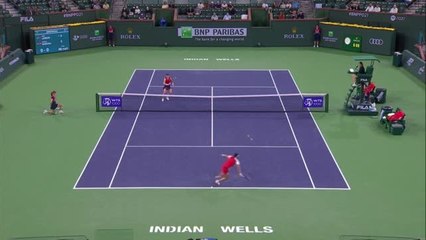 Скачать видео: Badosa powers past Jabeur to reach Indian Wells final