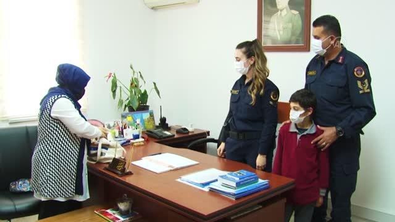 Yabancı uyruklu öğrencinin bulduğu çanta sahibine ulaştırıldı