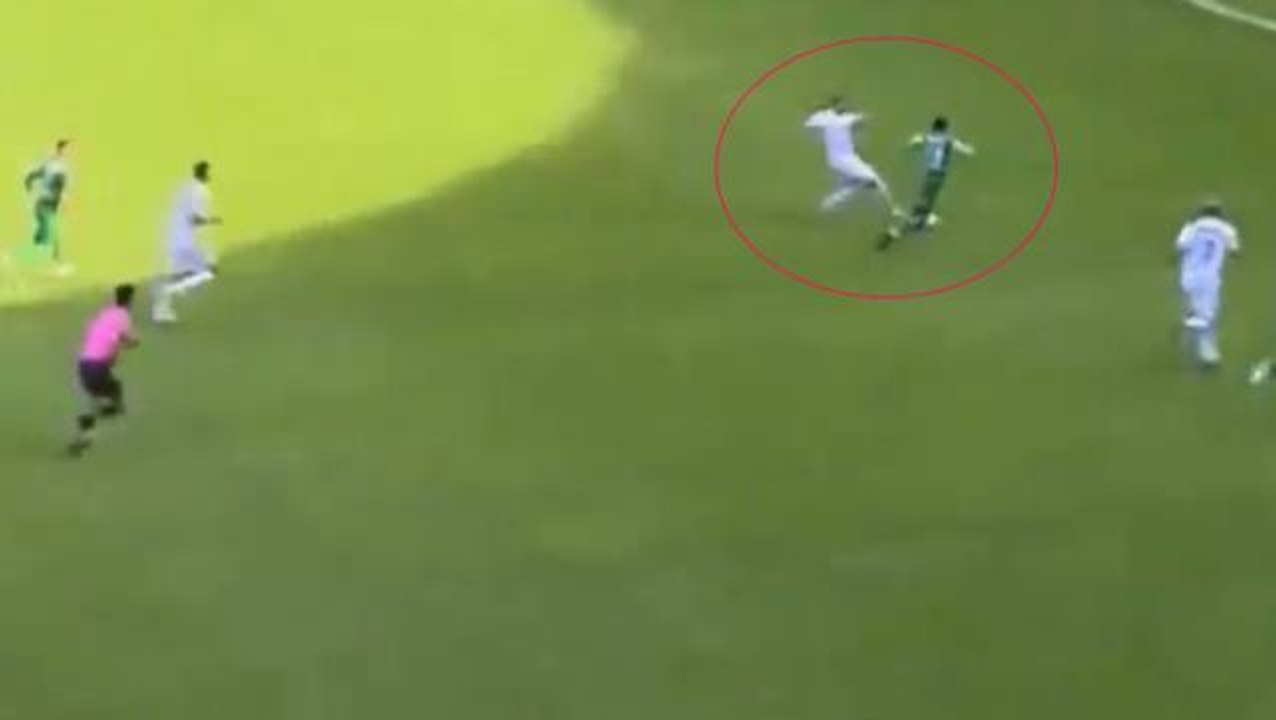 Bu karar çok tartışılacak! Tyler Boyd, derbinin ilk dakikalarında oyundan atıldı