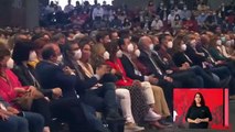 Felipe González reprocha en su cara a Pedro Sánchez los ataques de sus socios al 