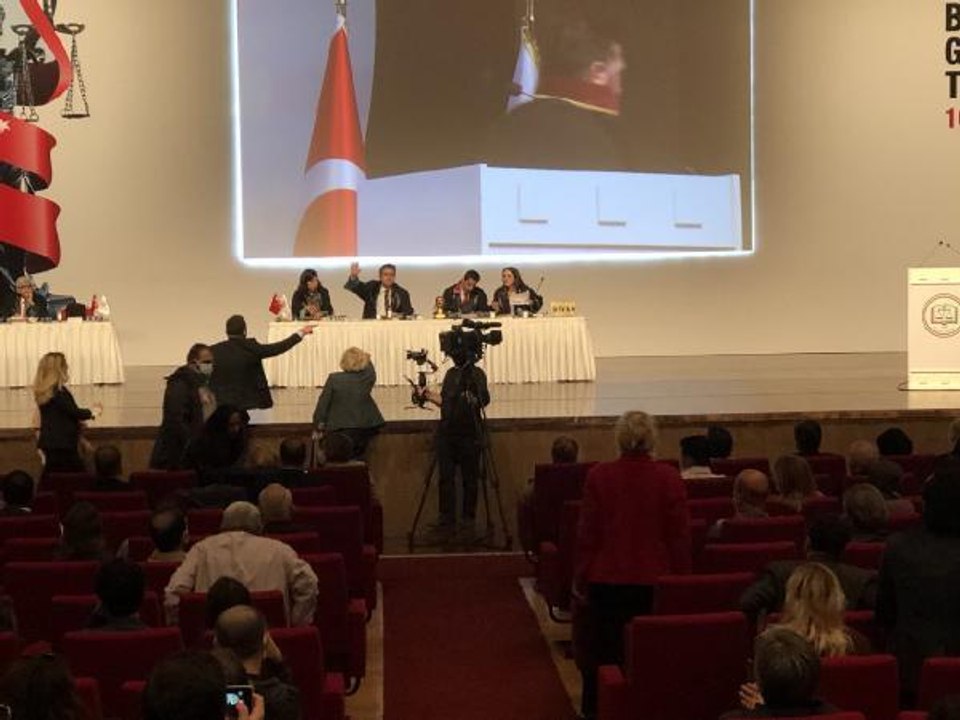 YENİ BAŞKANIN SEÇİLECEĞİ İSTANBUL BAROSU GENEL KURUL TOPLANTISININ BİRİNCİ OTURUMU YAPILDI