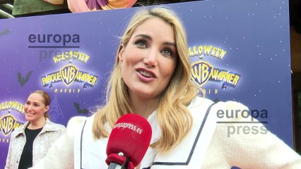 Alba Carillo asiste a la presentación de Halloween del Parque Warner