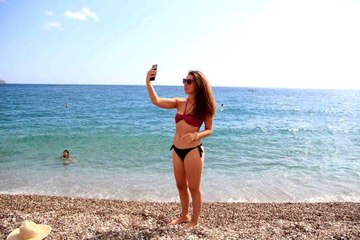 Antalya'da dünyaca ünlü sahilde Ekim ortası yoğunluğu