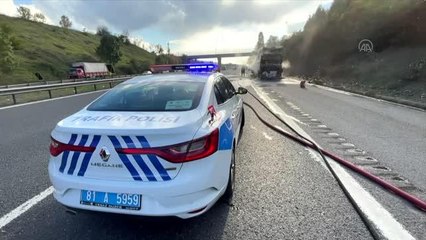 Boş yolcu otobüsü yanarak kullanılamaz hale geldi